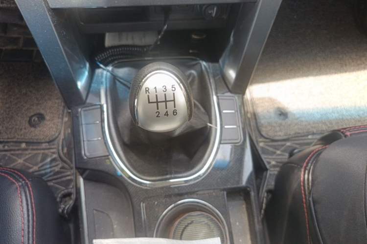Used Huanghai N3 2017 2.4T Manual Two-Wheel Drive Sport Edition 4K22D4T Gear Lever