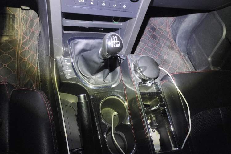 Used Huanghai N3 2017 2.5T Manual 4x4 Sport Edition JE4D25Q5A Gear Lever