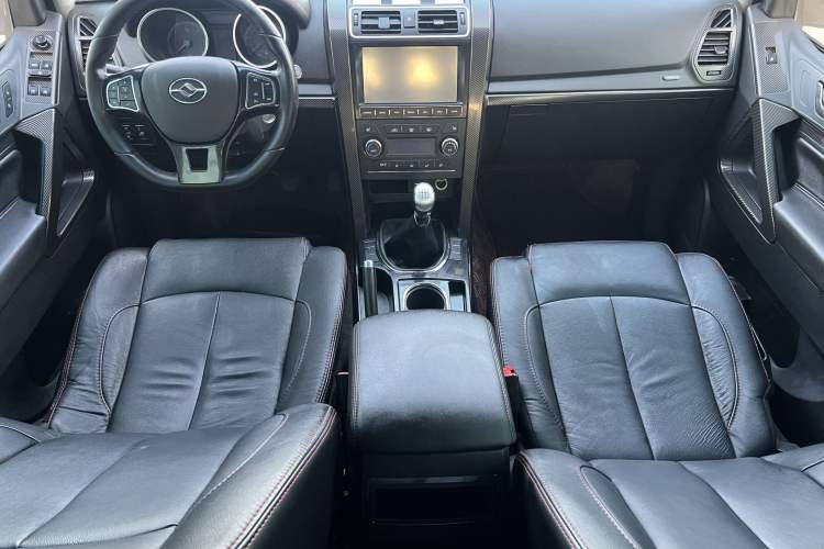 Used Huanghai N3 2017 2.5T Manual Two-Wheel Drive Ultimate Edition JE4D25Q5A Interior 1