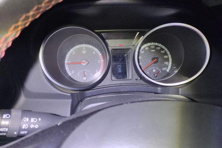 Used Huanghai N3 2017 2.5T Manual 4x4 Sport Edition JE4D25Q5A Odometer Close Up