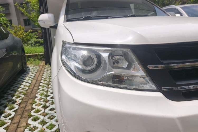 Used Huanghai N3 2017 2.4T Manual Two-Wheel Drive Sport Edition 4K22D4T Right Front Headlight