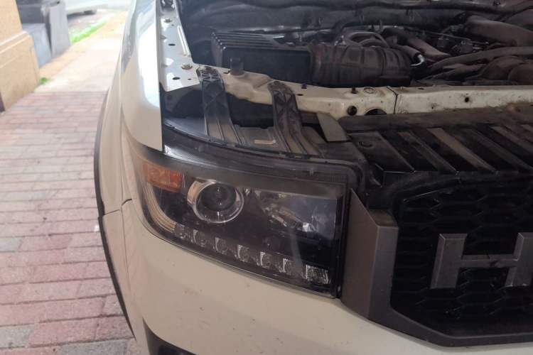 Used Huanghai N3 2017 2.5T Manual 4x4 Sport Edition XD25T5 Right Front Headlight