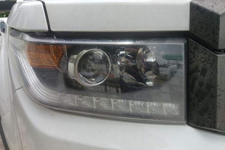 Used Huanghai N3 2017 2.4T Manual Two-Wheel Drive Sport Edition 4K22D4T Right Front Headlight