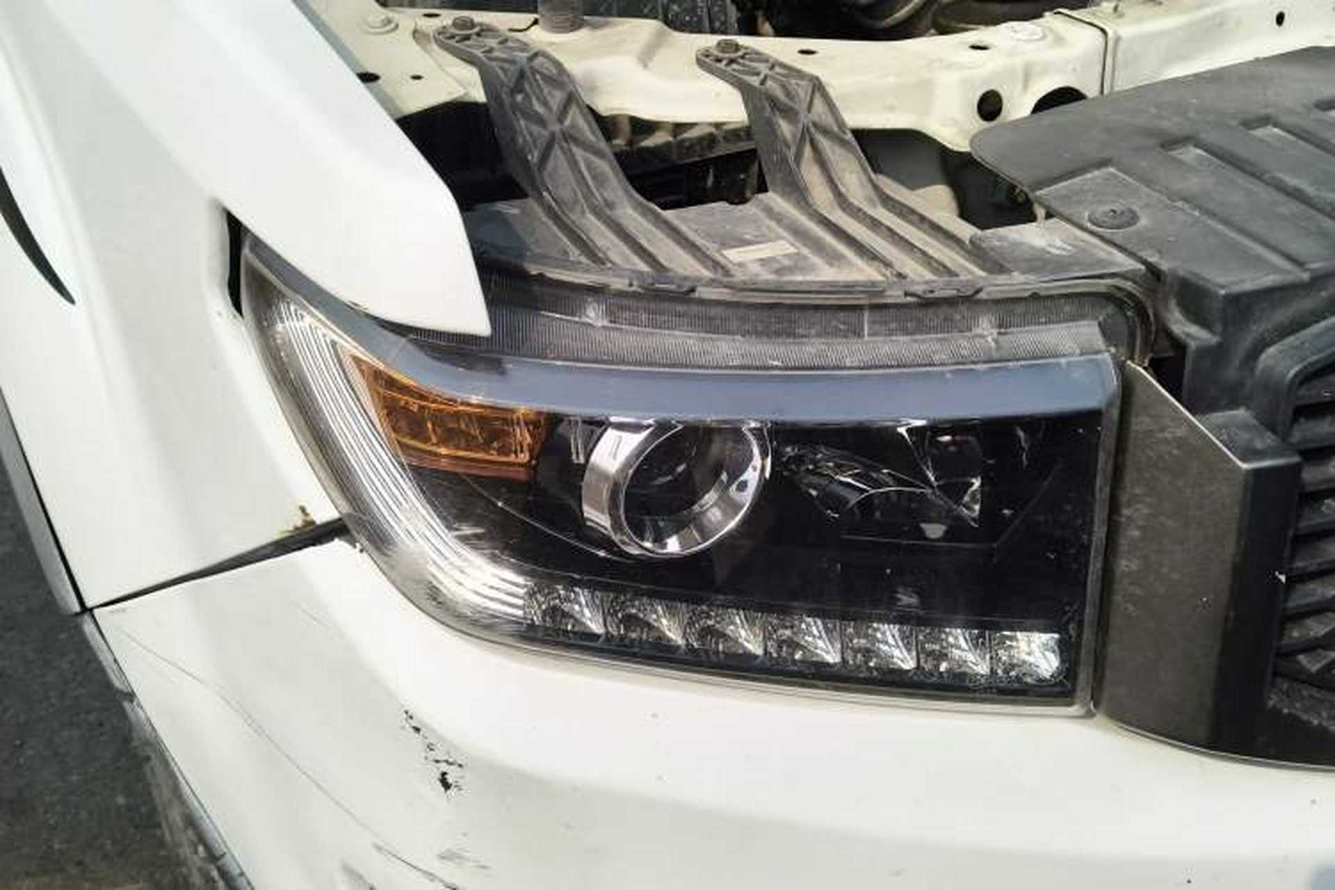 Used Huanghai N3 2017 2.4T Automatic Two-Wheel Drive Sport Edition 4K22D4T Right Front Headlight