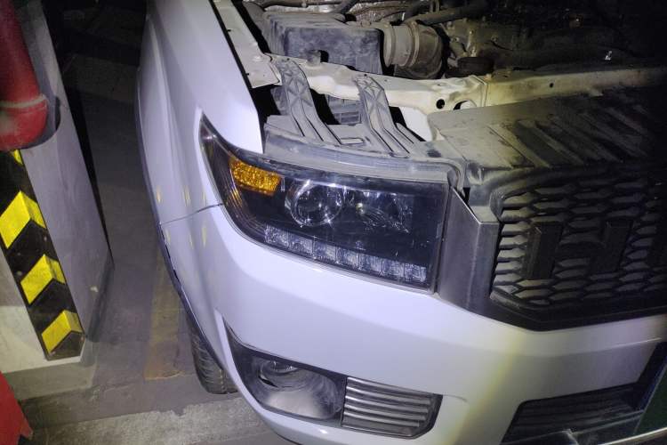 Used Huanghai N3 2017 2.5T Manual 4x4 Sport Edition JE4D25Q5A Right Front Headlight