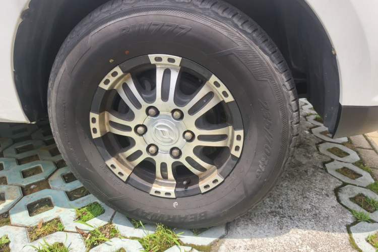 Used Huanghai N3 2017 2.4T Manual Two-Wheel Drive Sport Edition 4K22D4T Right Front Wheel Hub