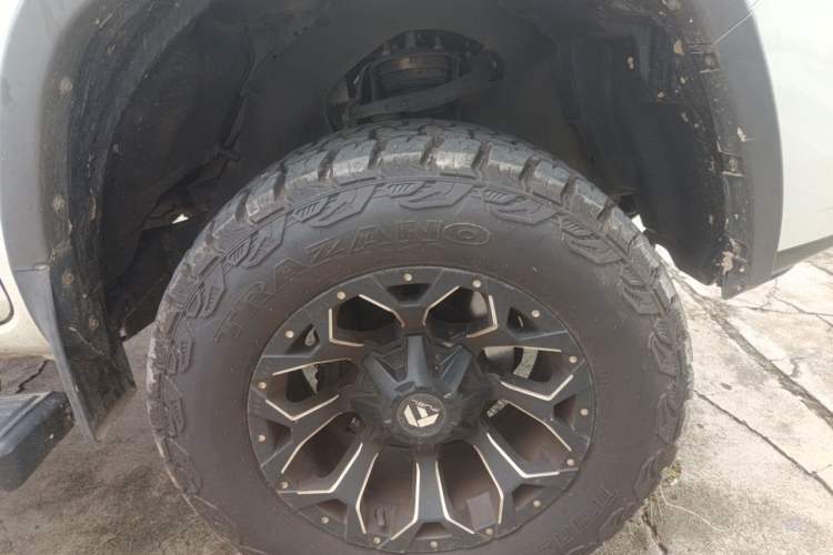 Used Huanghai N3 2017 2.4T Manual Two-Wheel Drive Sport Edition 4K22D4T Right Front Wheel Hub