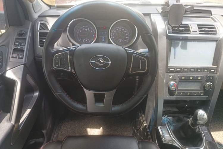 Used Huanghai N3 2017 2.4T Manual Two-Wheel Drive Sport Edition 4K22D4T Steering Wheel