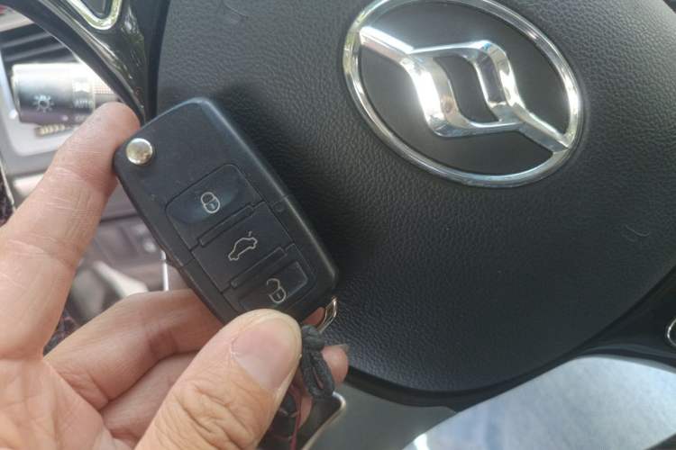 Used Huanghai N3 2017 2.4T Manual Two-Wheel Drive Sport Edition 4K22D4T Vehicle Key