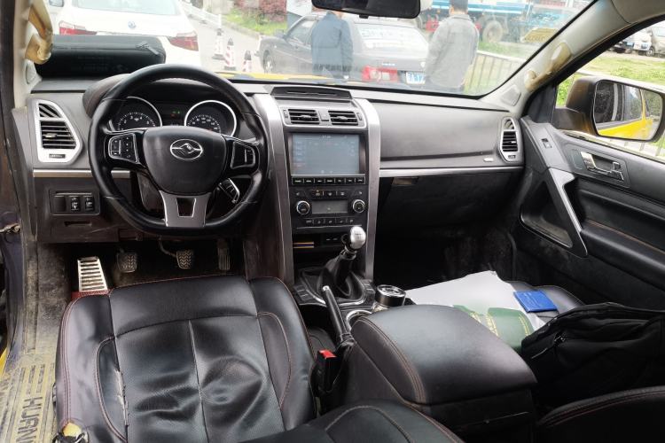 Used Huanghai N3 2017 2.4T Manual Two-Wheel Drive Sport Edition 4K22D4T Center Console