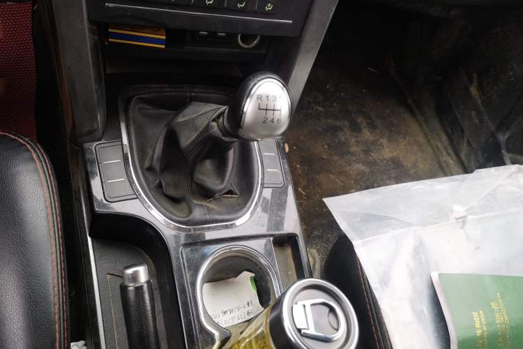 Used Huanghai N3 2017 2.4T Manual Two-Wheel Drive Sport Edition 4K22D4T Gear Lever