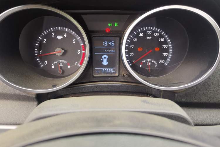 Used Huanghai N3 2017 2.4T Manual Two-Wheel Drive Sport Edition 4K22D4T Odometer Close Up