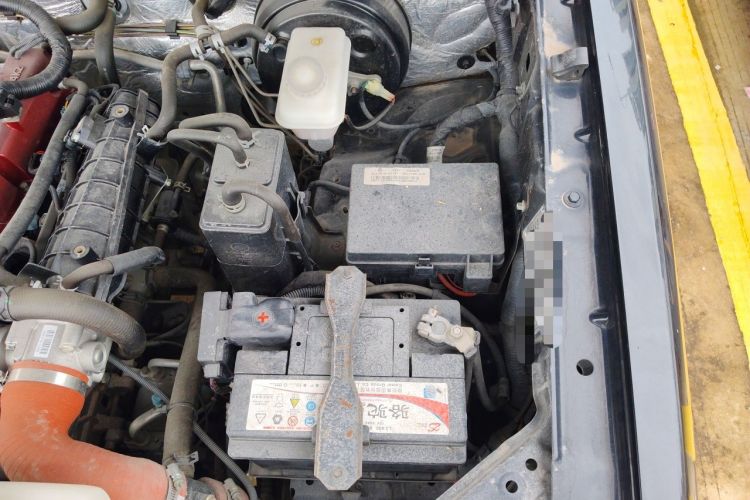 Used Huanghai N3 2018 2.4T Automatic 2WD Prestige Edition 4K22D4T Engine Bay Left