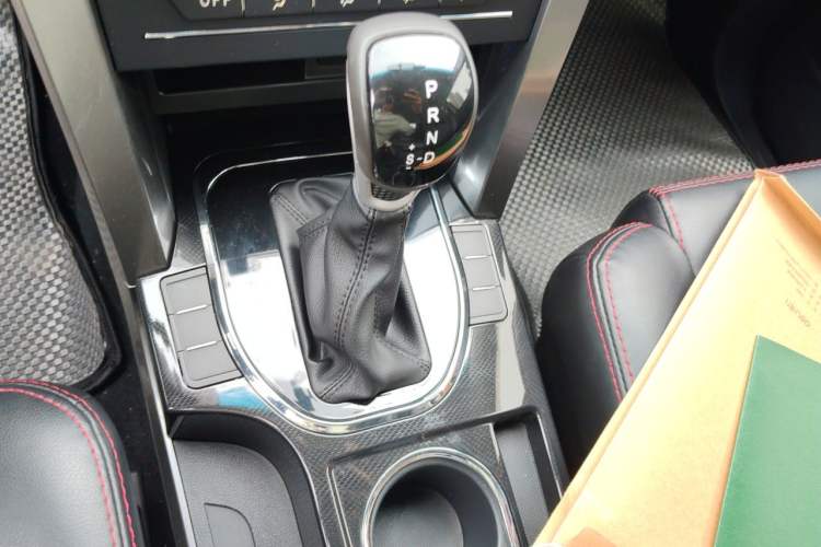 Used Huanghai N3 2018 2.4T Automatic 2WD Prestige Edition 4K22D4T Gear Lever