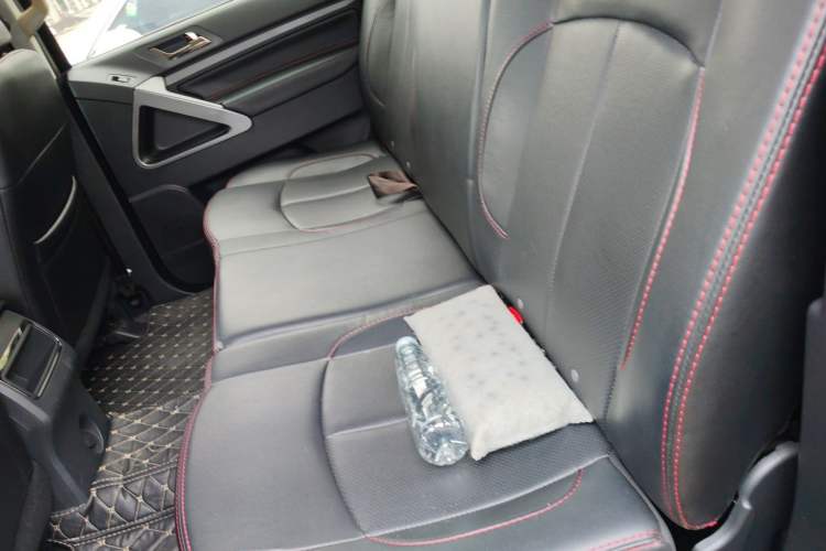 Used Huanghai N3 2018 2.4T Automatic 2WD Prestige Edition 4K22D4T Left Rear Seat