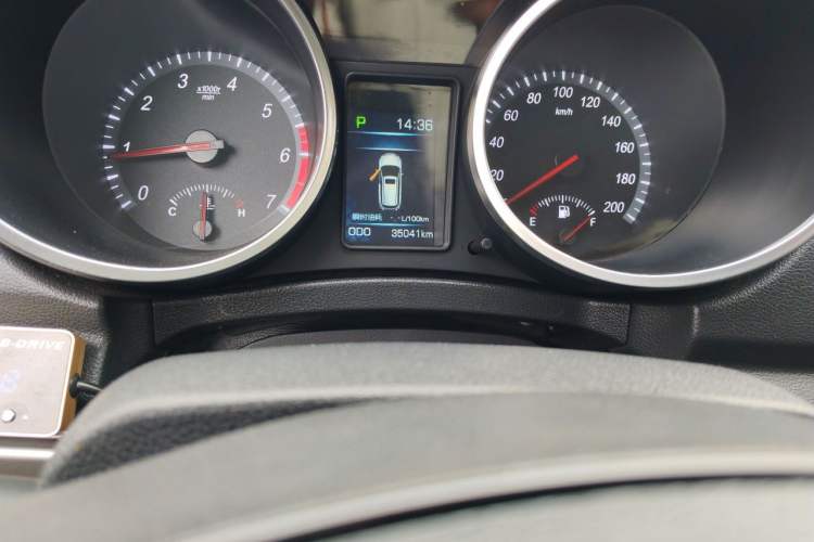 Used Huanghai N3 2018 2.4T Automatic 2WD Prestige Edition 4K22D4T Odometer Close Up