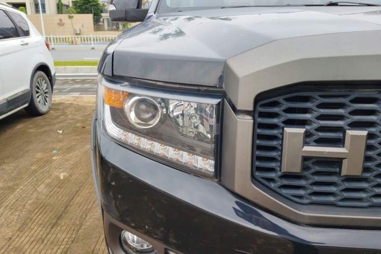 Used Huanghai N3 2018 2.4T Automatic 2WD Prestige Edition 4K22D4T Right Front Headlight