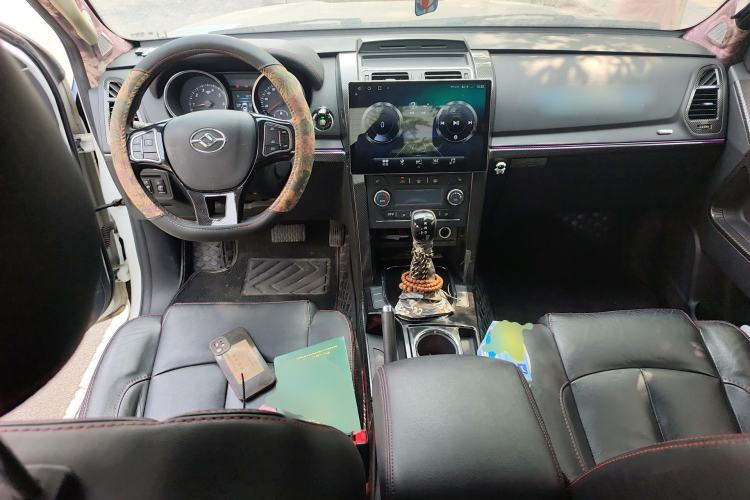 Used Huanghai N3 2018 2.4T Automatic 2WD Prestige Edition 4K22D4T Center Console