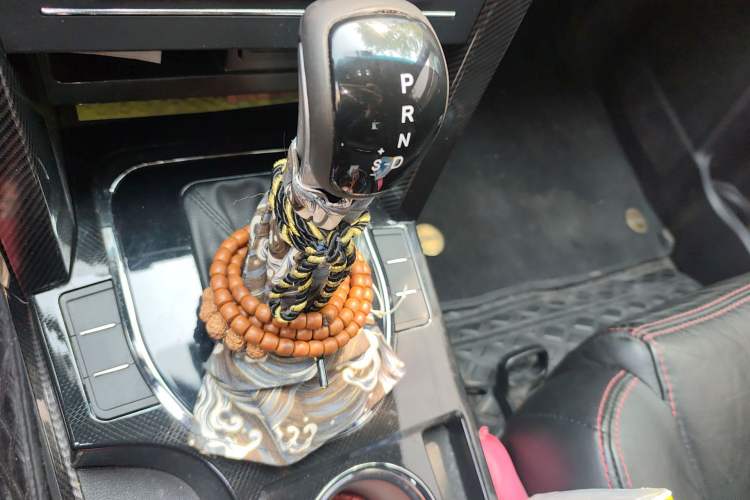 Used Huanghai N3 2018 2.4T Automatic 2WD Prestige Edition 4K22D4T Gear Lever