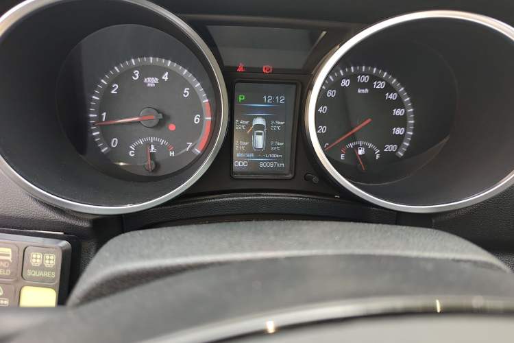 Used Huanghai N3 2018 2.4T Automatic 2WD Prestige Edition 4K22D4T Odometer Close Up