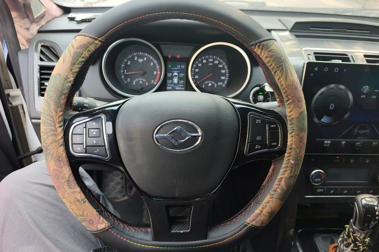 Used Huanghai N3 2018 2.4T Automatic 2WD Prestige Edition 4K22D4T Steering Wheel