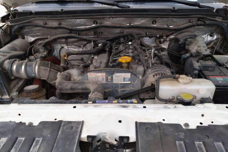 Used Huanghai N3 2018 2.5T Manual 4x4 Prestige Edition JE4D25Q5A Engine Bay