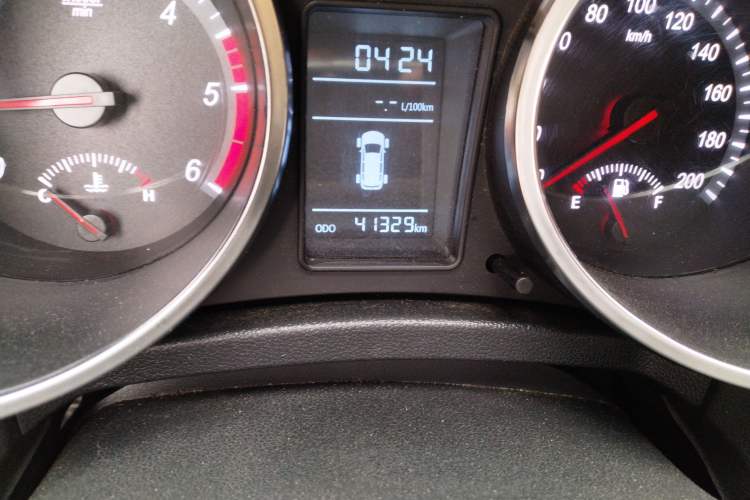 Used Huanghai N3 2018 2.5T Manual 4x4 Prestige Edition JE4D25Q5A Odometer Close Up