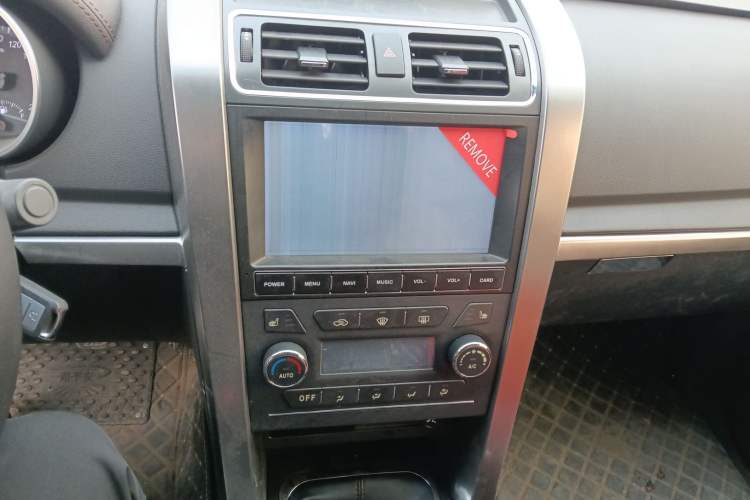 Used Huanghai N3 2019 2.4T Manual Two-Wheel Drive Sport Version China VI Standard 4K22D4T Audio And AC Panel