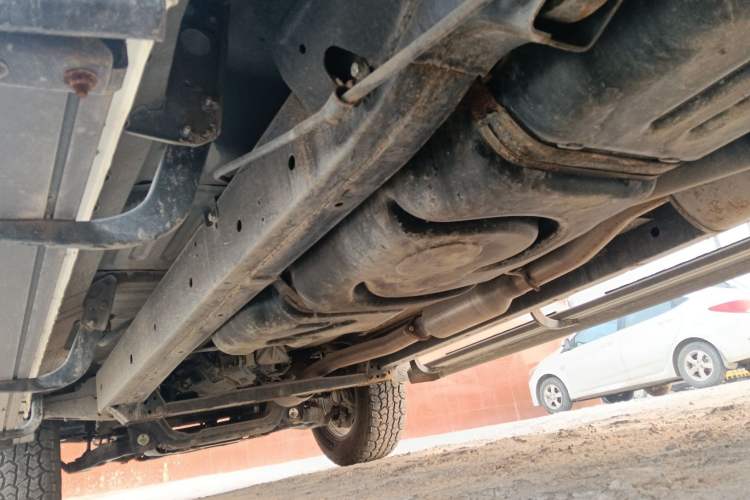 Used Huanghai N3 2019 2.4T Manual Two-Wheel Drive Sport Version China VI Standard 4K22D4T Chassis Rear Left