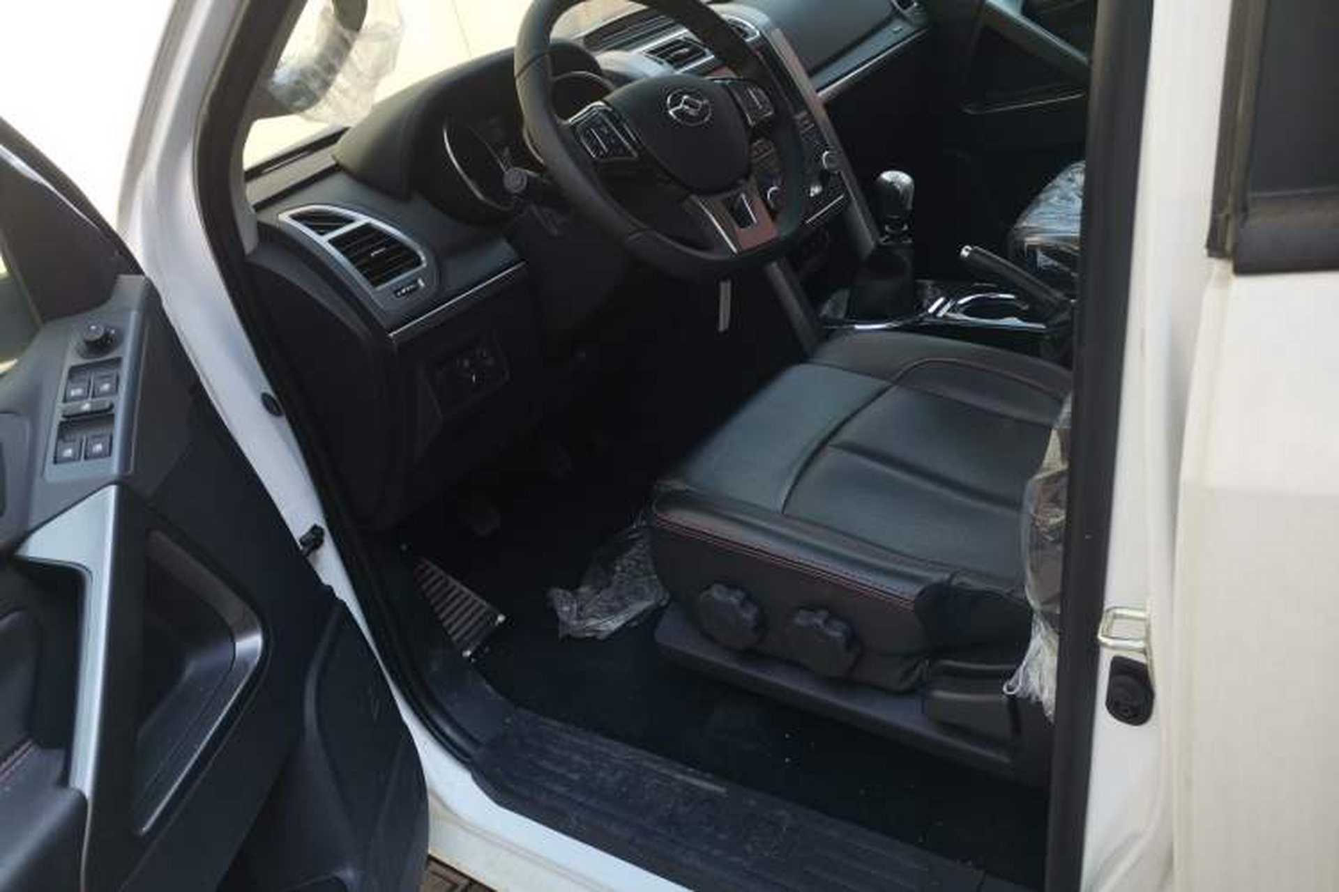 Used Huanghai N3 2019 2.4T Manual Two-Wheel Drive Sport Version China VI Standard 4K22D4T Driver Seat