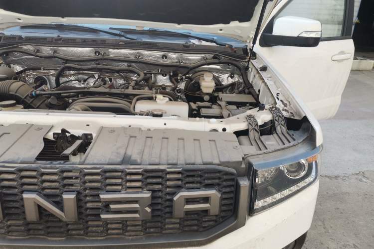 Used Huanghai N3 2019 2.4T Manual Two-Wheel Drive Sport Version China VI Standard 4K22D4T Engine Bay Left