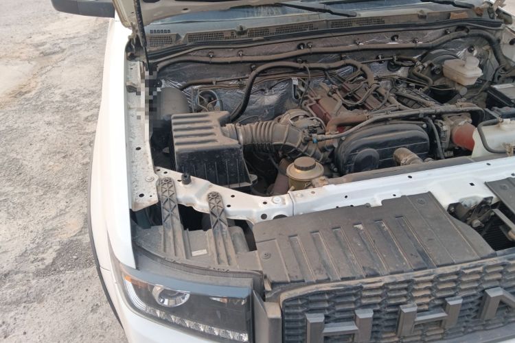 Used Huanghai N3 2019 2.4T Manual Two-Wheel Drive Sport Version China VI Standard 4K22D4T Engine Bay Right