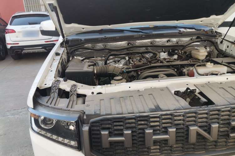 Used Huanghai N3 2019 2.4T Manual Two-Wheel Drive Sport Version China VI Standard 4K22D4T Engine Bay Right