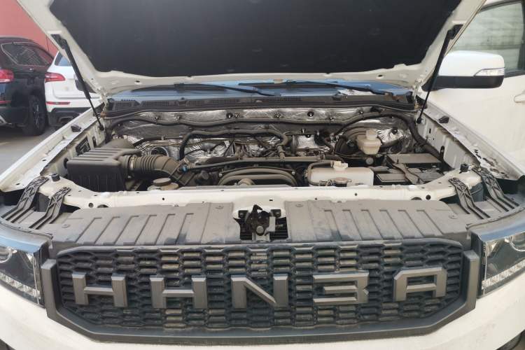 Used Huanghai N3 2019 2.4T Manual Two-Wheel Drive Sport Version China VI Standard 4K22D4T Engine Bay