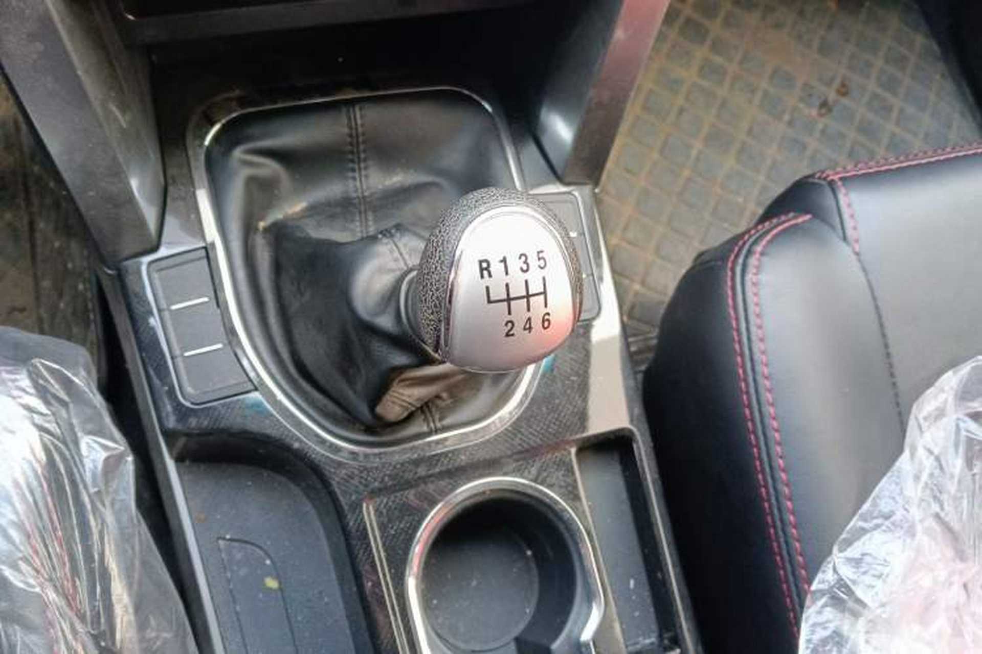 Used Huanghai N3 2019 2.4T Manual Two-Wheel Drive Sport Version China VI Standard 4K22D4T Gear Lever