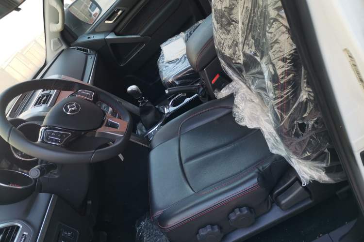 Used Huanghai N3 2019 2.4T Manual Two-Wheel Drive Sport Version China VI Standard 4K22D4T Left Front Seat