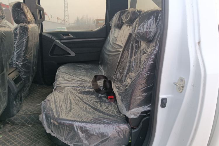 Used Huanghai N3 2019 2.4T Manual Two-Wheel Drive Sport Version China VI Standard 4K22D4T Left Rear Seat