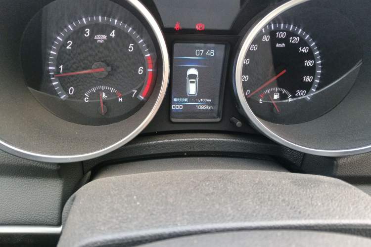 Used Huanghai N3 2019 2.4T Manual Two-Wheel Drive Sport Version China VI Standard 4K22D4T Odometer Close Up