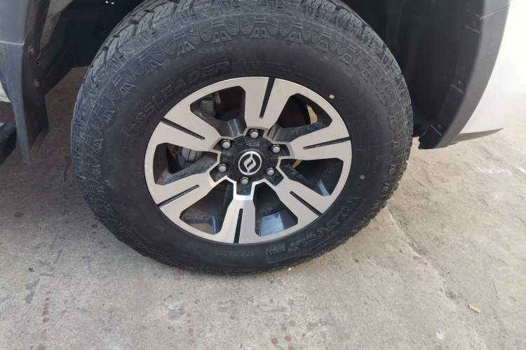 Used Huanghai N3 2019 2.4T Manual Two-Wheel Drive Sport Version China VI Standard 4K22D4T Right Front Wheel Hub