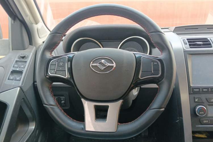 Used Huanghai N3 2019 2.4T Manual Two-Wheel Drive Sport Version China VI Standard 4K22D4T Steering Wheel