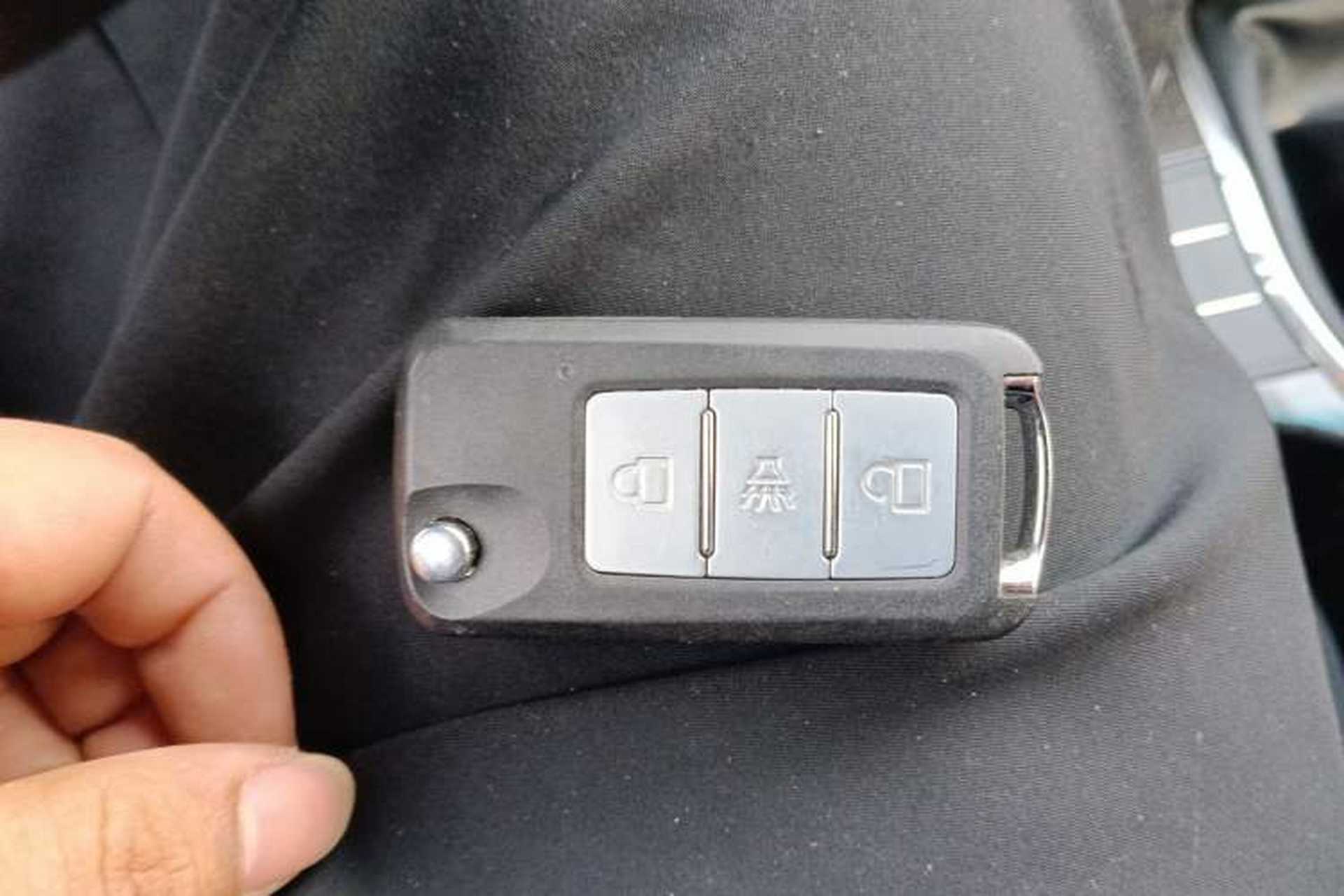 Used Huanghai N3 2019 2.4T Manual Two-Wheel Drive Sport Version China VI Standard 4K22D4T Vehicle Key