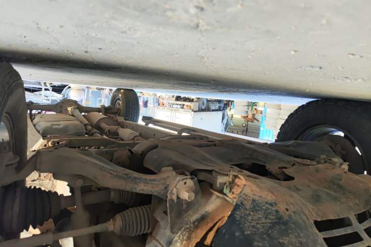 Used Huanghai N3 2019 2.4T Manual 4x4 Sport Edition China VI 4K22D4T Chassis Front Left