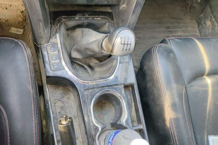 Used Huanghai N3 2019 2.4T Manual 4x4 Sport Edition China VI 4K22D4T Gear Lever