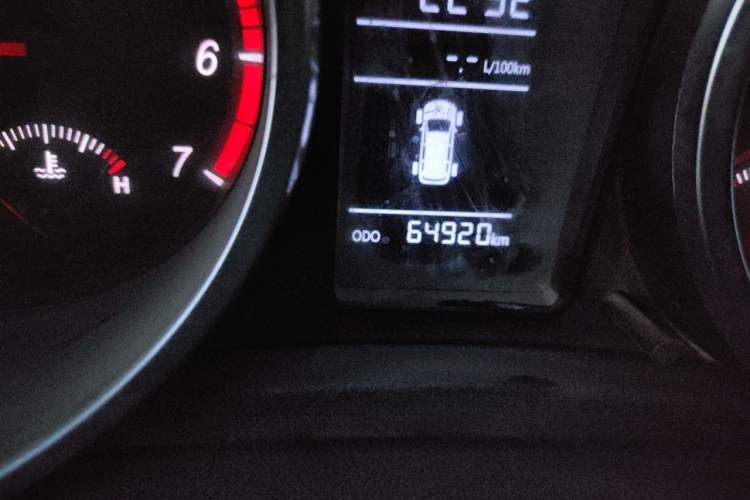 Used Huanghai N3 2019 2.4T Manual 4x4 Sport Edition China VI 4K22D4T Odometer Close Up