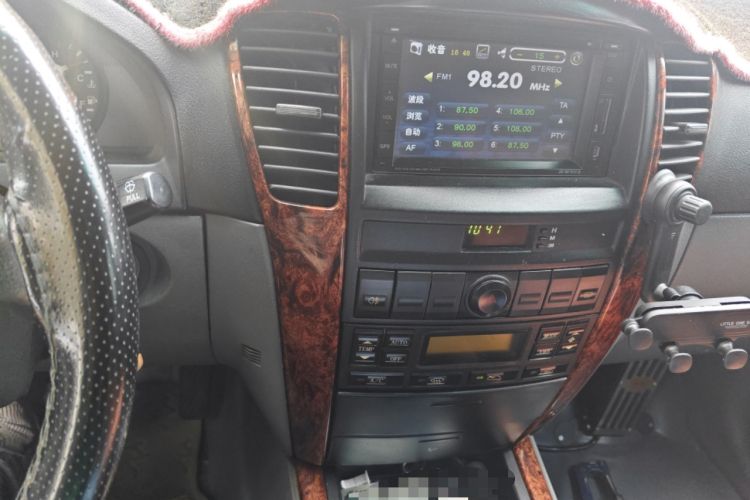 Used Huanghai Qisheng F1 2012 2.0L Two-Wheel-Drive Sport Edition Audio And AC Panel
