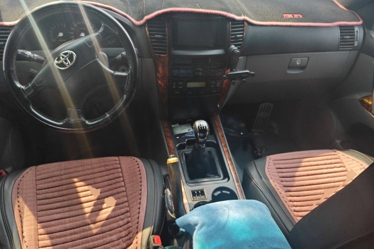 Used Huanghai Qisheng F1 2012 2.0L Two-Wheel-Drive Sport Edition Center Console