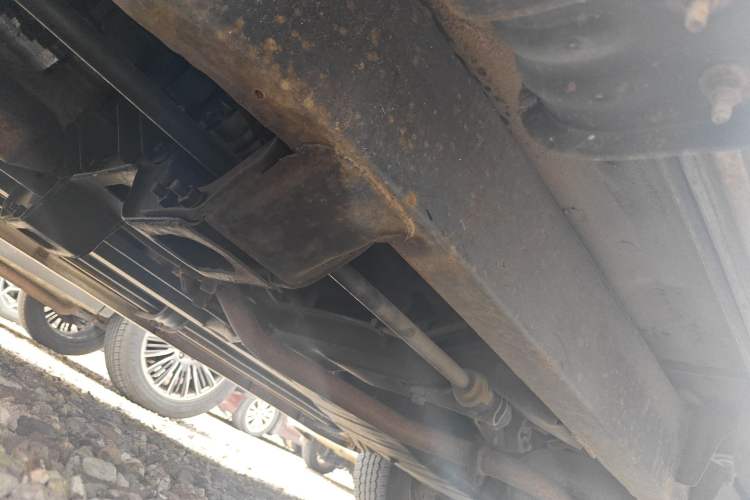 Used Huanghai Qisheng F1 2012 2.0L Two-Wheel-Drive Sport Edition Chassis Front Left
