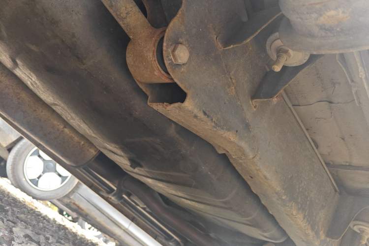 Used Huanghai Qisheng F1 2012 2.0L Two-Wheel-Drive Sport Edition Chassis Rear Right