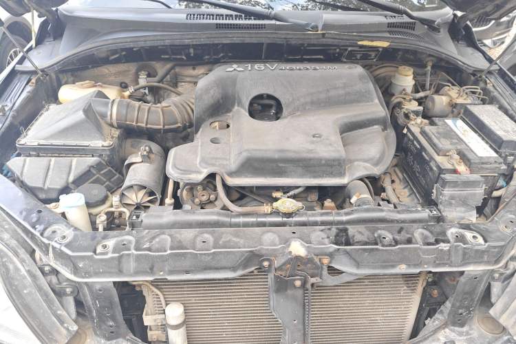 Used Huanghai Qisheng F1 2012 2.0L Two-Wheel-Drive Sport Edition Engine Bay