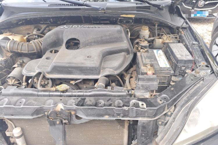 Used Huanghai Qisheng F1 2012 2.0L Two-Wheel-Drive Sport Edition Engine Bay Left